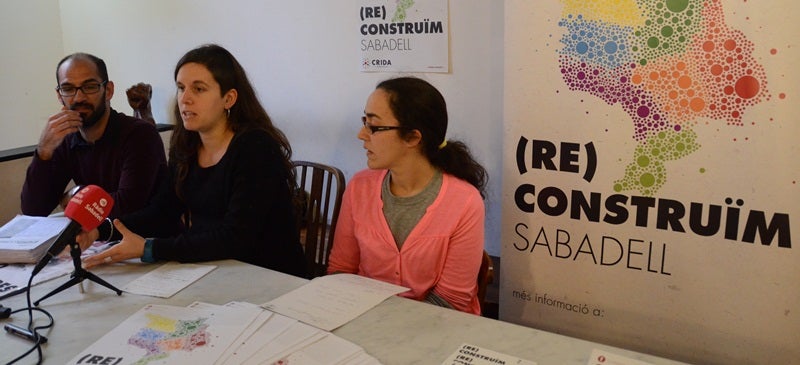 Foto portada: els portaveus de la Crida Maties Serracant, Míriam Ferrándiz i Anna Lorente, aquest dissabte. Autor: David B.