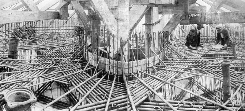 Foto portada: Josep Renom de visita a les obres de la Torre de l'Aigua (1917), Arxiu Josep Renom (AJR)