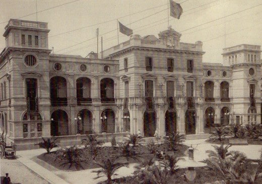 Façana posterior de l'Ajuntament de Juli Batllevell (1904).Autor Joan Vilatobà.