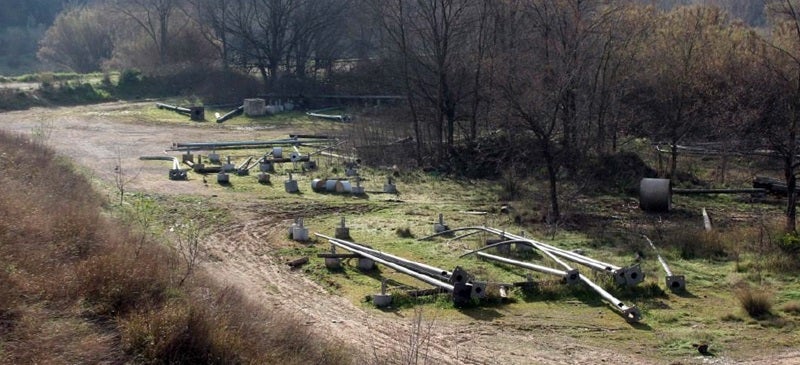 Foto portada: elements abandonats al riu Ripoll. Autor: Entesa / cedida.