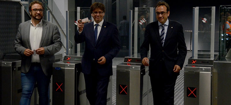 Foto portada: l'alcalde de Sabadell, Juli Fernàndez, el president de la Generalitat, Carles Puigdemont, i el conseller de Territori i Sostenibilitat, Josep Rull. Autor: J.d.A