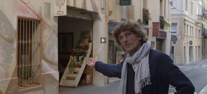 Foto portada: el propietari del restaurant sabadellenc Al tanto que va de canto, en la promoció que TV3 ha fet del capítol.