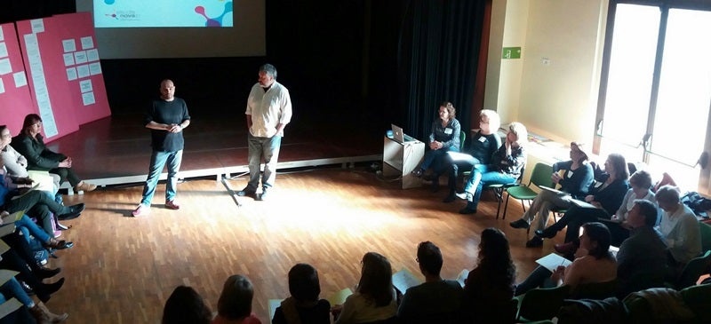 Foto portada: primera trobada de la nova xarxa. Autor: Ajuntament / cedida. 