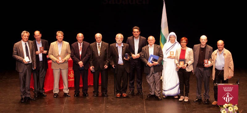 Foto portada: medallistes d'honor de l'any 2012, últim amb Manuel Bustos com alcalde. Autor: Ajuntament. 