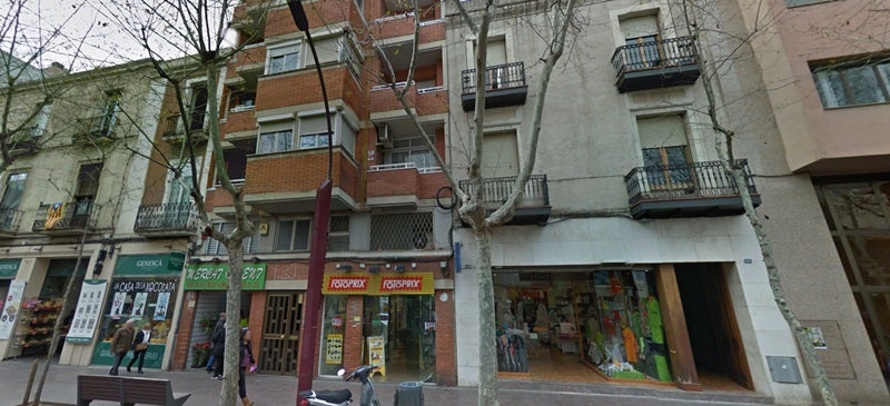 Foto portada: façana de l'edifici on es va produir l'incendi. Autor: Google Street View. 