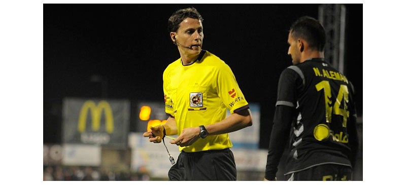 Foto portada: Medié, arbitrant. 