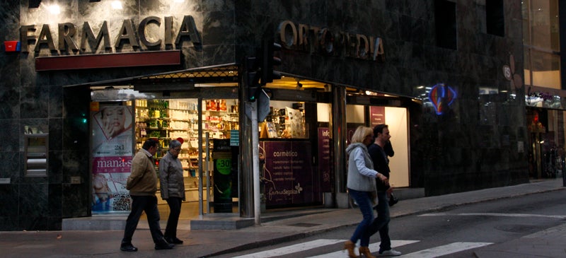 Foto portada: una farmàcia del Centre, en una imatge d'arxiu. Autor: David B. 