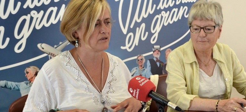 Foto portada: la regidora de Cicles de Vida, Marisol Martínez, i la presidenta de la Coordinadora de Casals de Gent Gran, Teresa Sererols. Autor: J.d.A. 