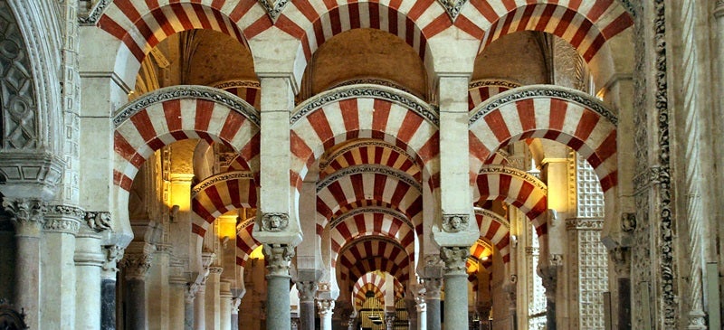 Foto portada: la mesquita de Còrdova. Autor: Wikimedia. 