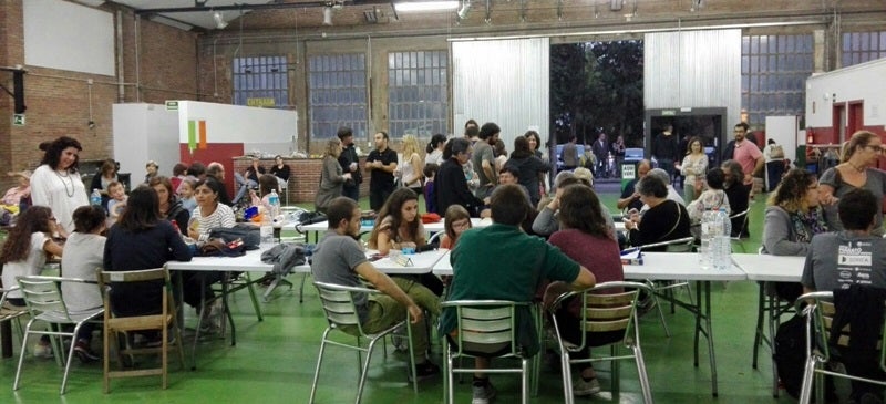 Foto portada: el casal de joves del carrer Emprius, aquest dissabte. Foto: X.Calvó. 