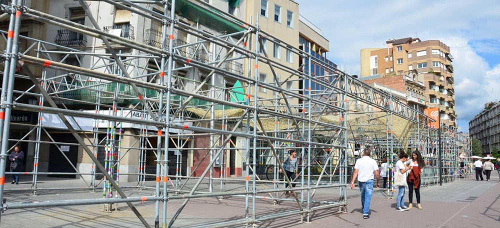 Foto portada: l'espai provisional d'ombra, aquest matí. Autor: David B. 