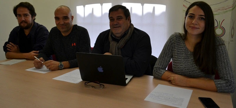 Els regidors d'UpC Eduard Navarro, Joan Berlanga, Ramon Vidal i Elena Hinojo, fa uns dies. Autor: J.d.A. 