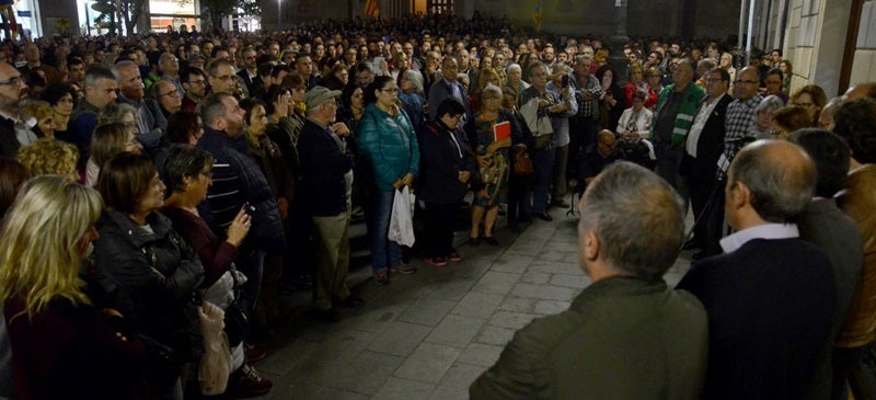 Foto portada: un moment de la concentració. Autor: David B. 