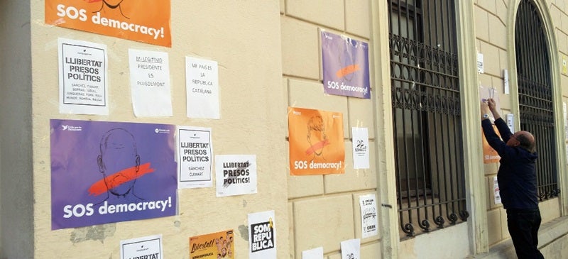 Foto portada: un moment de l'acció. Autor: @esquerraSBD via Twitter. 