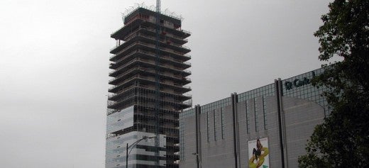 Construcció de la torre, l'any 2002. Autor: David B.