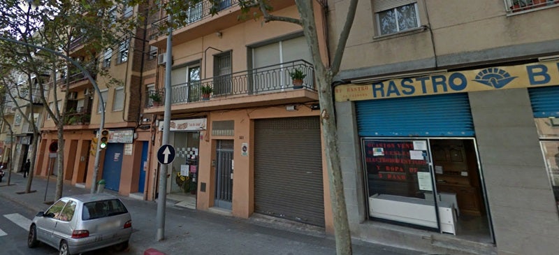 Foto portada: l'incendi es va produir en un pis del 361 de la carretera de Terrassa, als Merinals. Autor: Google Street View. 