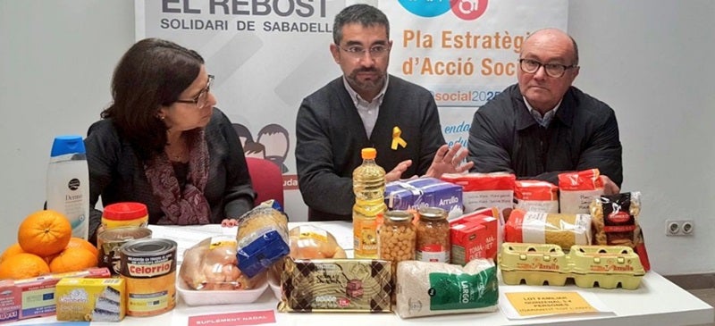 Foto portada: presentació del nou dispositiu. Al mig, el regidor Gabriel Fernàndez. Autor: cedida. 