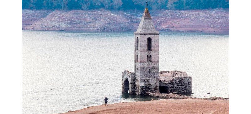 Foto portada: pantà de Sau. Foto via @aiguessabadell via Twitter. 