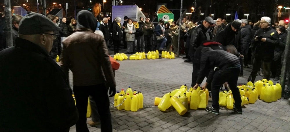 Foto portada: un moment de la protesta. Autor: @CDRCerdanyola via Twitter. 