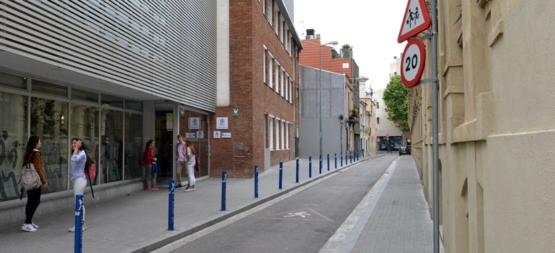Foto portada: la sortida de l'escola Sant Nicolau, aquesta tarda. Autor: J.d.A.