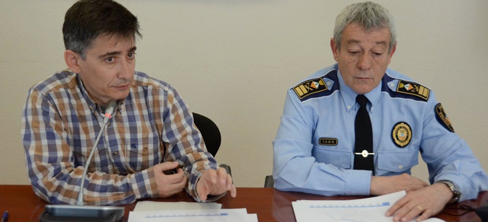 Foto portada: el regidor de Serveis Municipals i Seguretat i Prevenció Lluís Perarnau i l’Intendent Major Joan Antoni Quesada. Autor: David B.