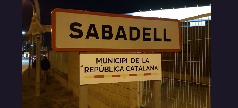 Foto portada: la placa via @CDRSabadell. 