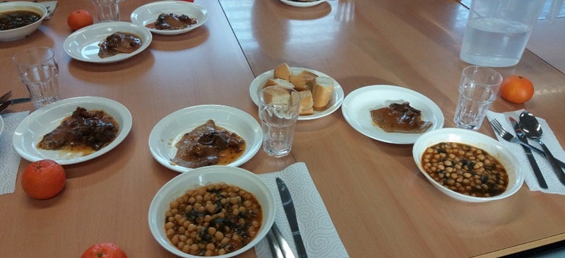 Foto portada: el menjador escolar de l'IES Jonqueres. Autor: Ajuntament / cedida.