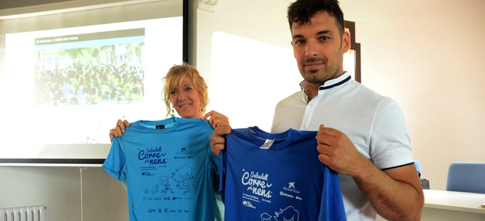 Foto portada: presentació de les samarretes de la cursa Sabadell corre pels nens. Autor: David B.