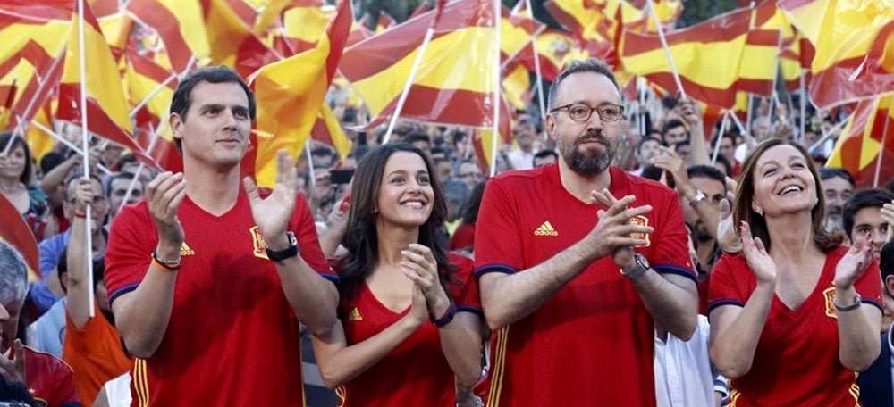 Foto portada: Rivera, Arrimadas, Girauta i Mejías, animant la selecció en un partit. 