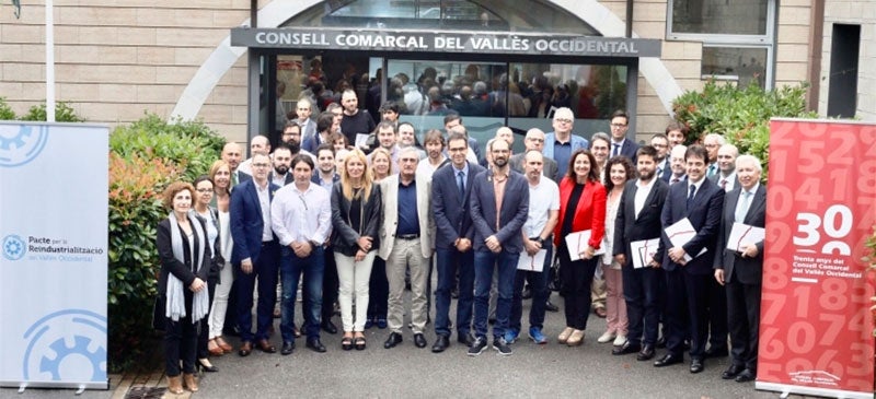 Foto portada: signants de l'acord, aquesta tarda. Autor: CCVOC. 