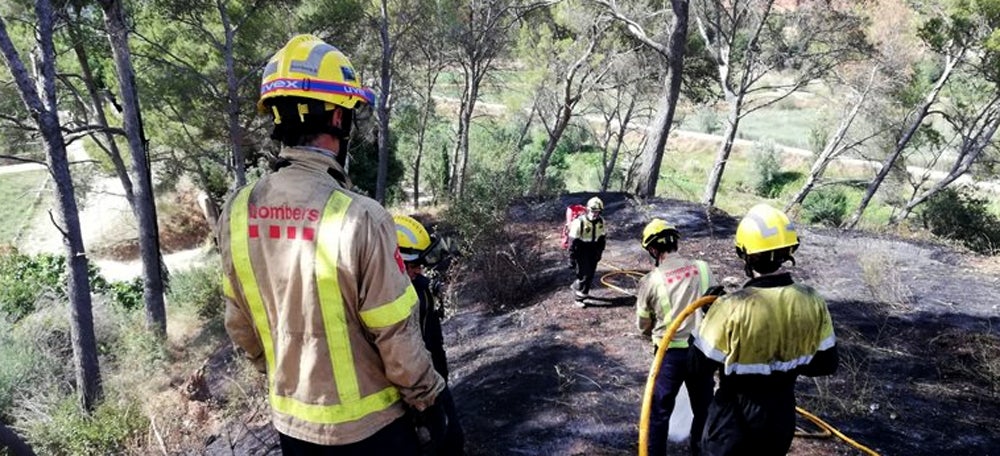 Incendi carretera Prats de lluçanès. Autor: bombers
