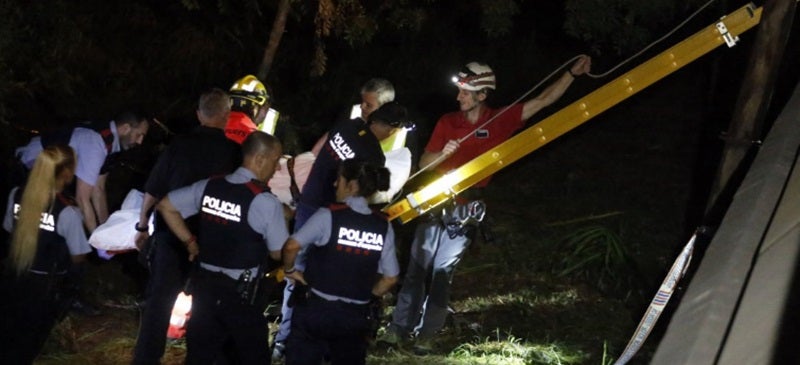 Foto portada: operatiu de rescat del cadàver. Foto: Cristóbal Castro via Món Terrassa. 