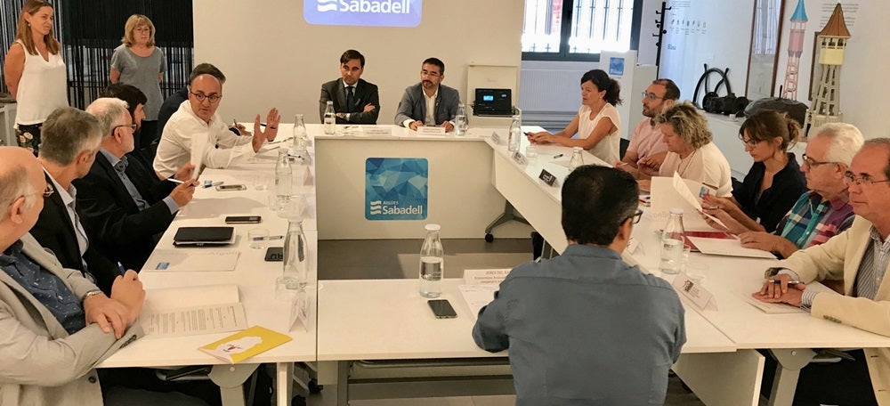 Foto portada: un moment de la trobada. Autor: cedida. 