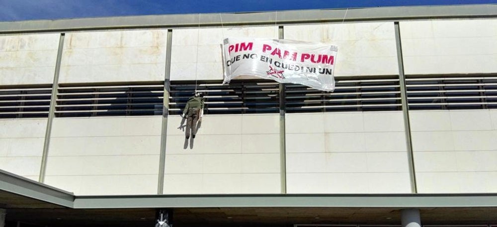 Foto portada: el nino penjant de la UAB. 