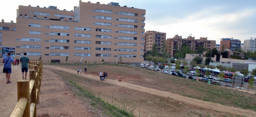 Foto portada: accessos al Parc de les Aigües, aquesta tarda. Autor: J.d.A. 