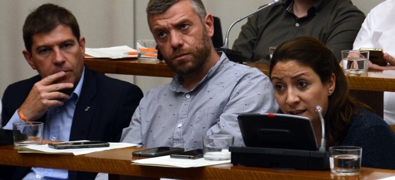 Foto portada: els regidors socialistes Josep Ayuso, Cristian Sánchez i Anna Carrasco. Autor: David B.