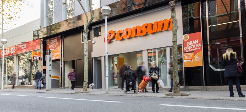 Foto portada: el supermercat Consum, aquest matí. Autor: M.Tornel. 