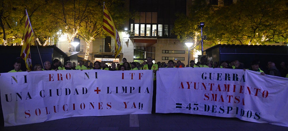 Concentració davant de l'Ajuntament -  SMATSA. Autor: David B.