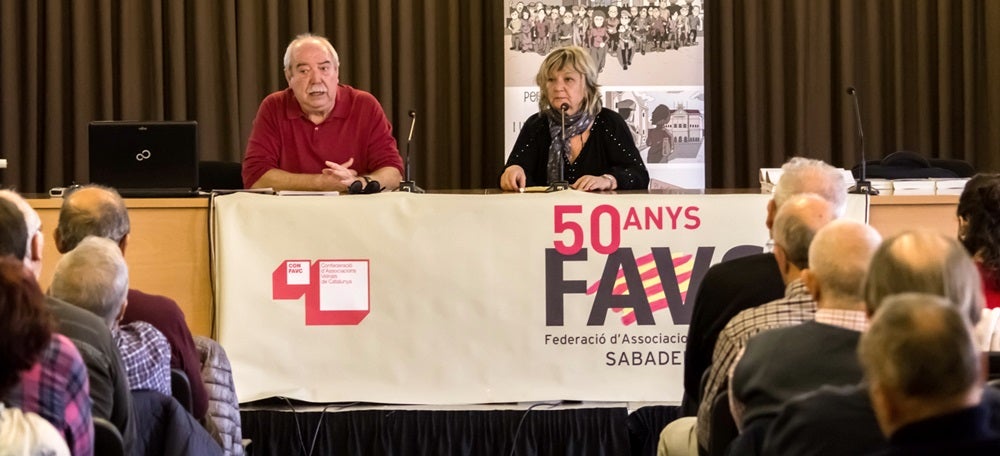 Foto portada: el president de la FAV Sabadell, Manuel Navas, i Celia Gargallo, a la presentació dels actes. Autor: M.Tornel. 