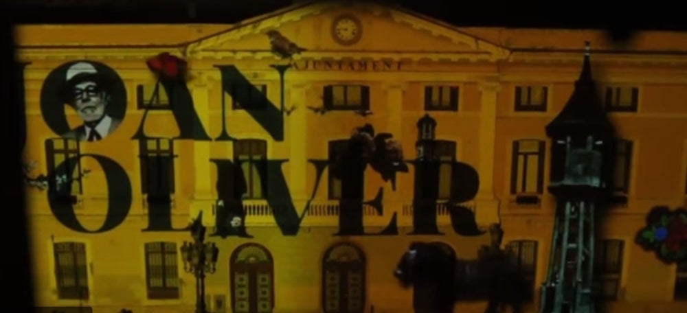 Foto portada: vídeomapping de la Festa Major 2016, a la façana de l'Ajuntament.  Autor: David B.