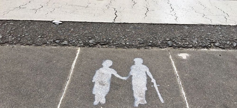 Foto portada: pintada del col·lectiu Protegim els vianants. Autor: David B.