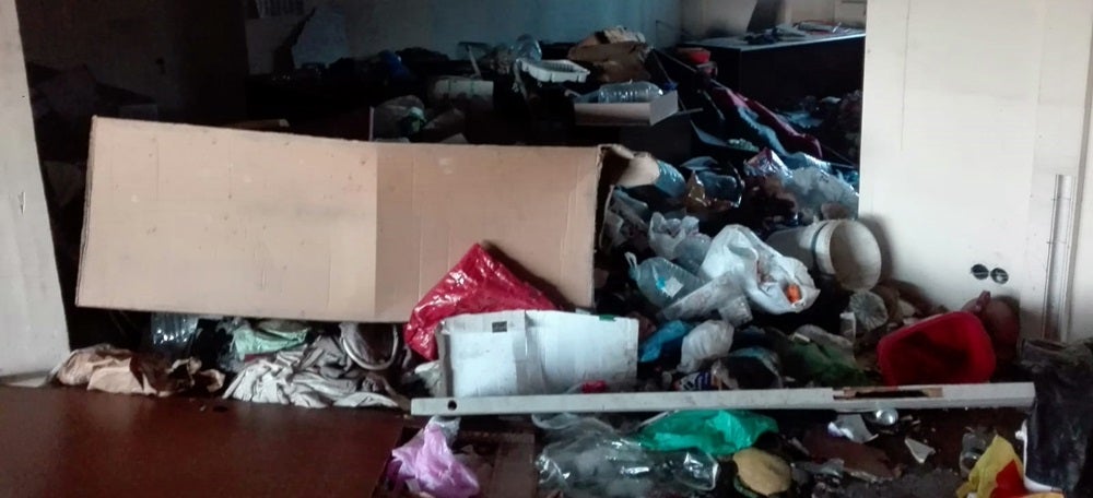 Foto portada: interior de la nau clausurada per l'Ajuntament. Autor: cedida.  