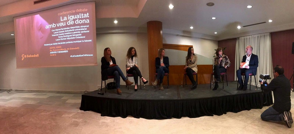 Foto portada: un moment de l'acte. Autor: cedida. 