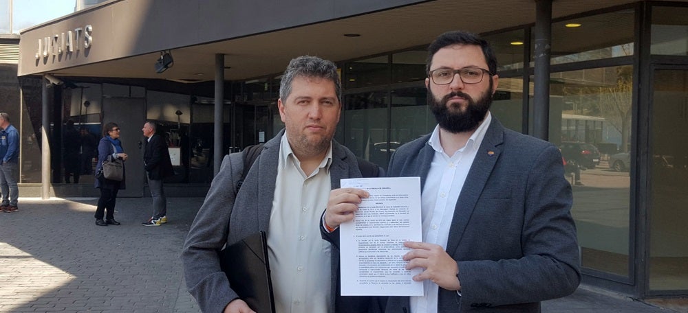 José Luis Fernández y Ramón García, en los juzgados. Autor. Cs / cedida. 