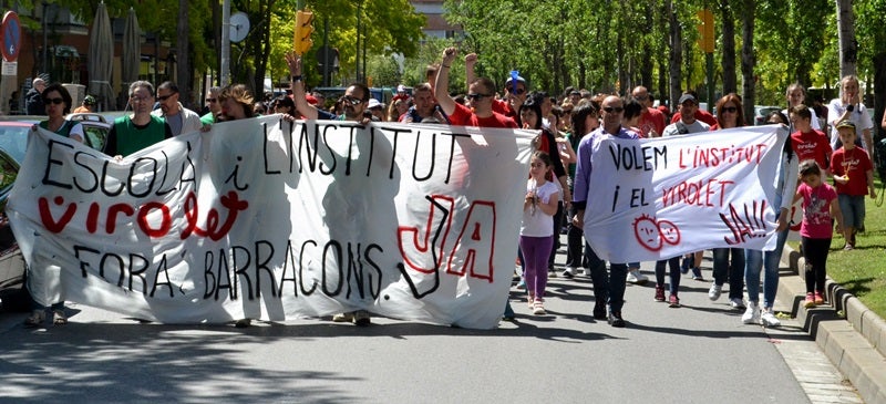 Foto portada: la comitiva, per la Ronda d'Europa. Autor: J.d.A.