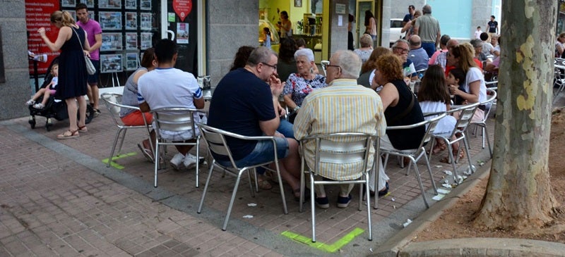Foto portada: una gelateria a l'Eix Macià, amb les marques a terra. Autor: David B. 
