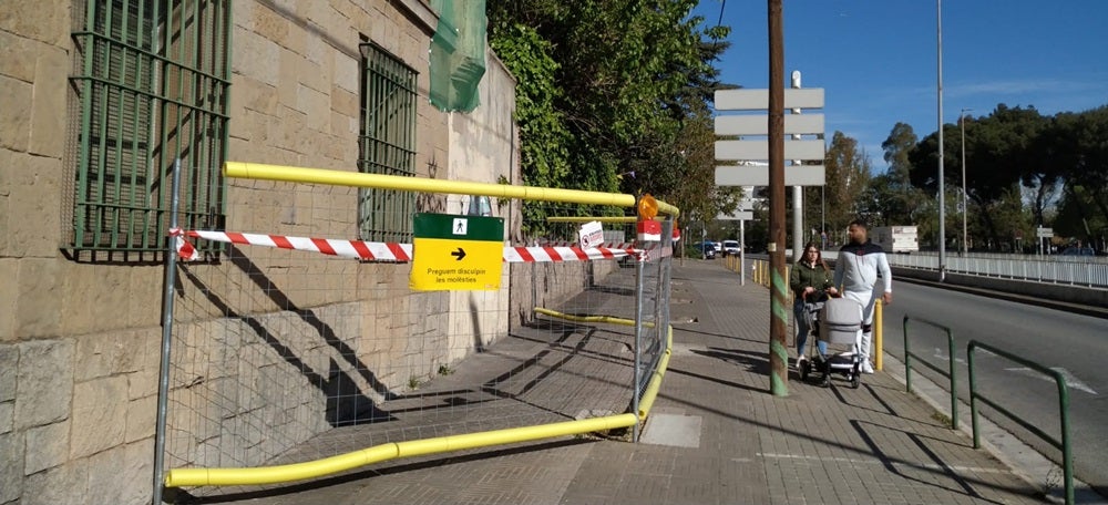 Foto portada: exterior de la caserna, dijous passat. Autor: J.d.A 