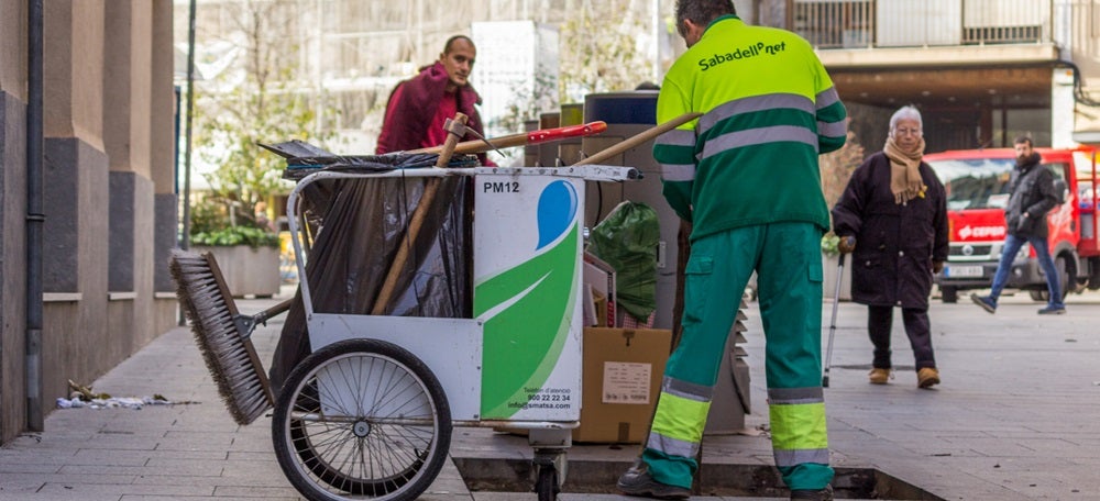 Un treballador d'SMATSA, en una imatge d'arxiu. Autor: M.Tornel.