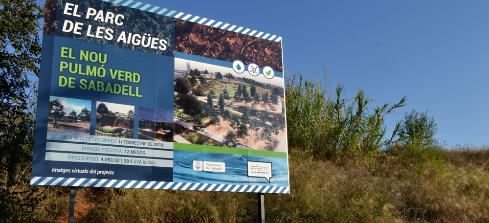 Foto portada: placa al Parc de les Aigües, aquest matí. Autor: J.d.A. 