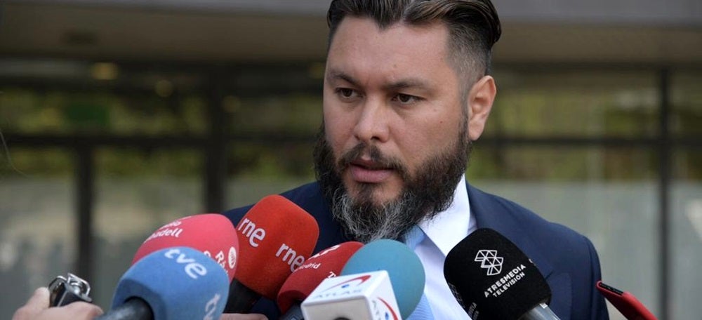 Foto portada: l'advocat de la víctima, aquest dilluns. Autor: R.B / cedida. 